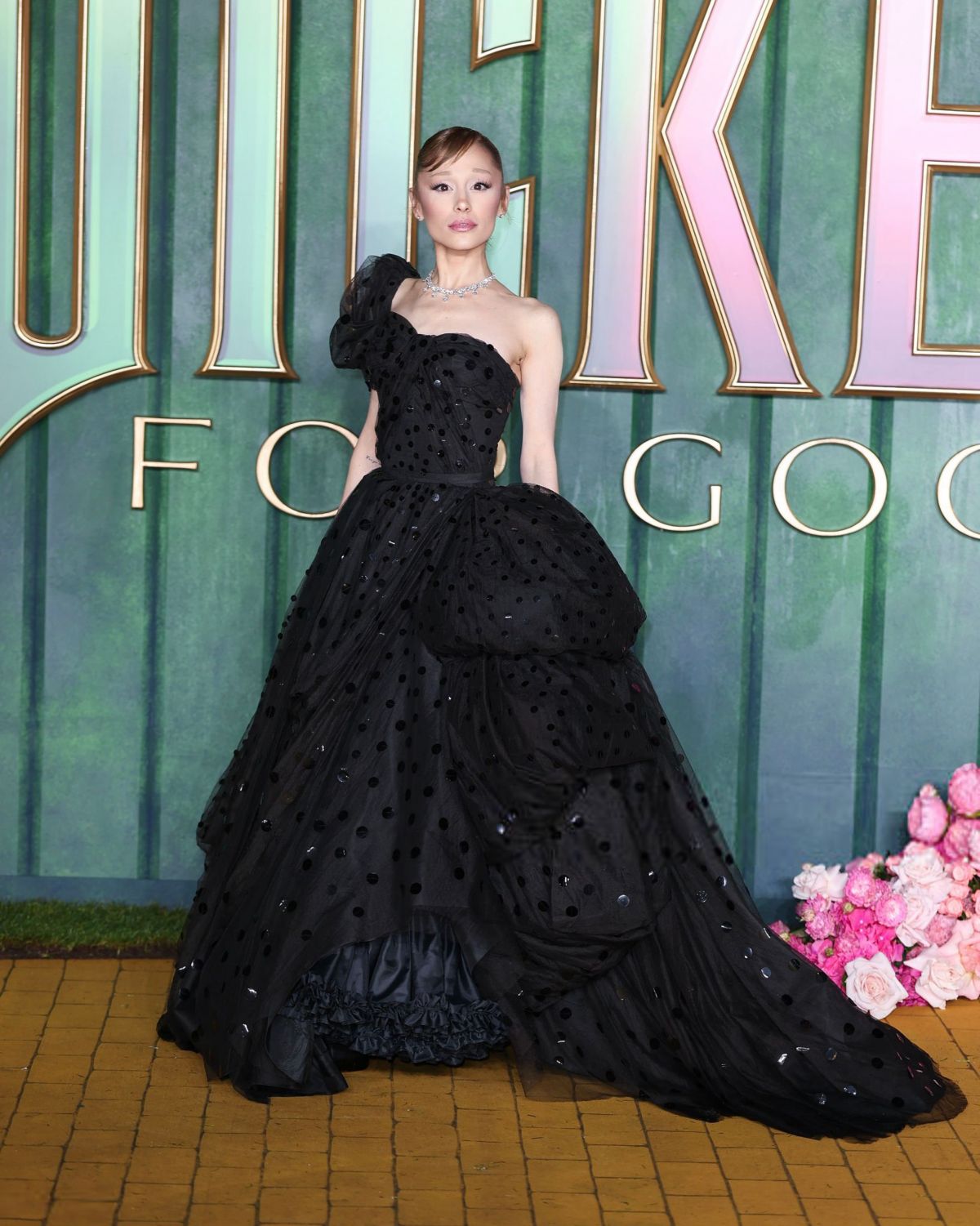ARIANA GRANDE at Wicked: For Good European Premiere in London 11/10/2025