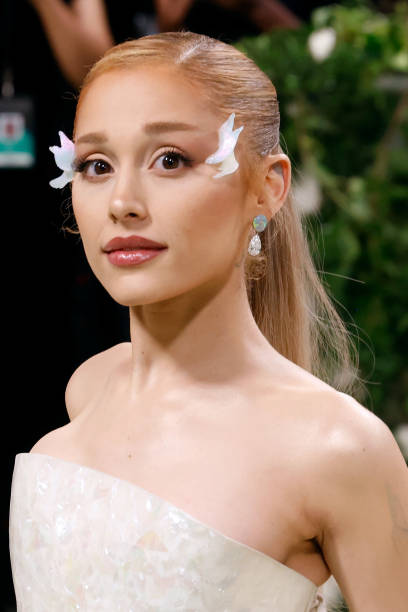 Ariana Grande attends the 2024 Costume Institute Benefit for "Sleeping Beauties: Reawakening Fashion" at The Metropolitan Museum of Art on May 06, 2024 in New York City. — frame 1/8 (408×612)