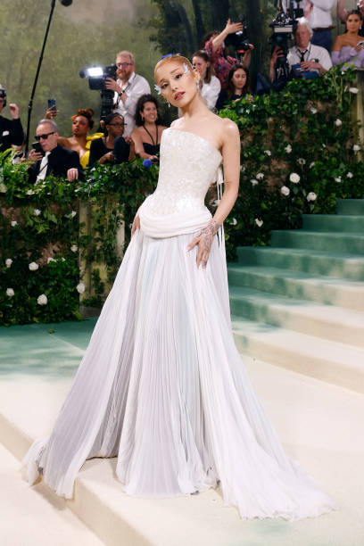 Ariana Grande attends the 2024 Costume Institute Benefit for "Sleeping Beauties: Reawakening Fashion" at The Metropolitan Museum of Art on May 06, 2024 in New York City. — frame 7/8 (408×612)
