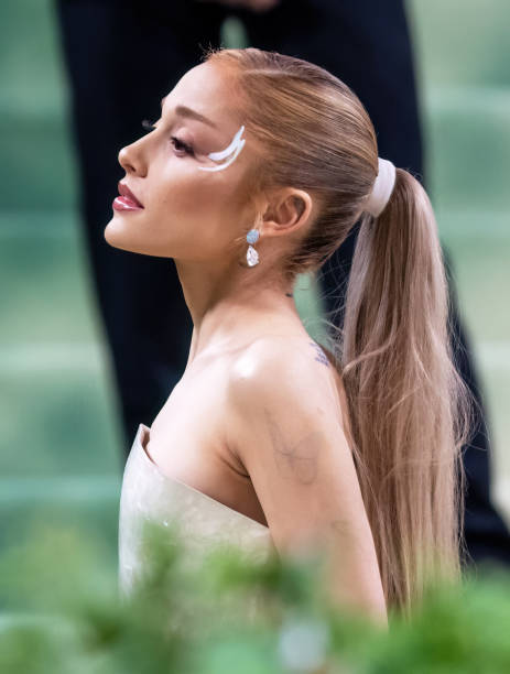 Ariana Grande attends the 2024 Met Gala Celebrating "Sleeping Beauties: Reawakening Fashion" at The Metropolitan Museum of Art on May 06, 2024 in New York City. — frame 22/93 (463×612)