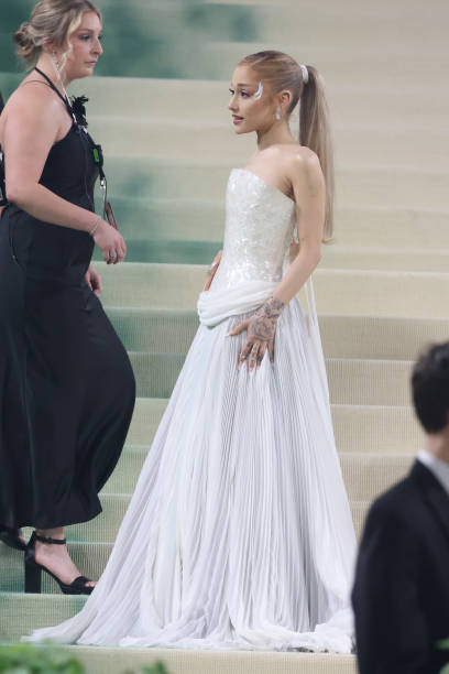 Ariana Grande attends The 2024 Met Gala Celebrating "Sleeping Beauties: Reawakening Fashion" on May 06, 2024 in New York City. — frame 46/93 (408×612)