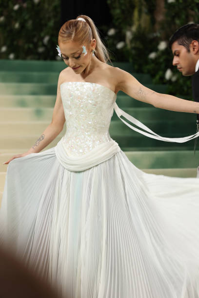 Ariana Grande attends The 2024 Met Gala Celebrating "Sleeping Beauties: Reawakening Fashion" at The Metropolitan Museum of Art on May 06, 2024 in New York City. — frame 56/93 (408×612)