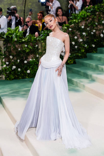 Ariana Grande attends the 2024 Met Gala celebrating "Sleeping Beauties: Reawakening Fashion" at The Metropolitan Museum of Art on May 06, 2024 in New York City. — frame 25/93 (408×612)