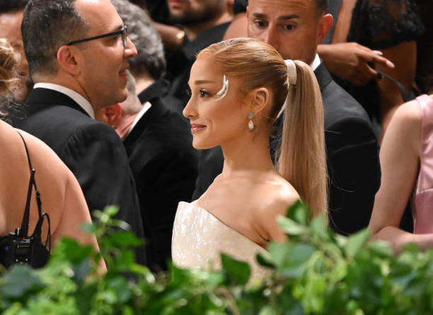 Ariana Grande attends the 2024 Met Gala celebrating "Sleeping Beauties: Reawakening Fashion" on May 06, 2024 in New York City. — frame 36/93 (612×445)