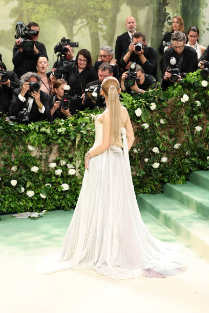 Ariana Grande attends The 2024 Met Gala Celebrating "Sleeping Beauties: Reawakening Fashion" at The Metropolitan Museum of Art on May 06, 2024 in New York City. — frame 66/236 (408×612)