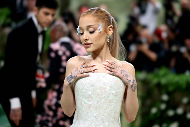 Ariana Grande attends The 2024 Met Gala Celebrating "Sleeping Beauties: Reawakening Fashion" at The Metropolitan Museum of Art on May 06, 2024 in New York City. — frame 89/93 (612×408)