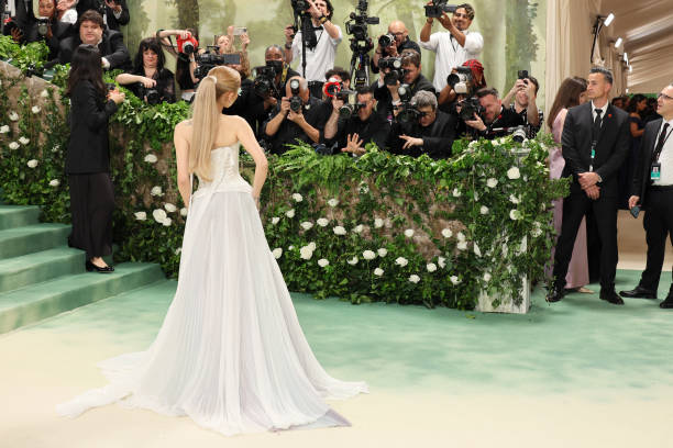 Ariana Grande attends The 2024 Met Gala Celebrating "Sleeping Beauties: Reawakening Fashion" at The Metropolitan Museum of Art on May 06, 2024 in New York City. — frame 81/236 (612×408)