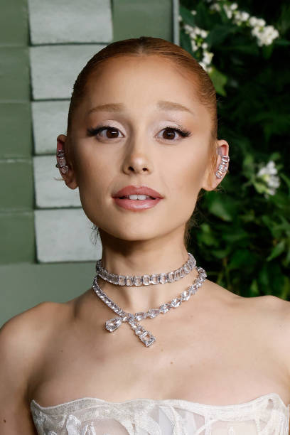 Ariana Grande attends the 2024 WSJ Magazines Innovator Awards at Museum of Modern Art on October 29, 2024 in New York City. — frame 12/18 (408×612)