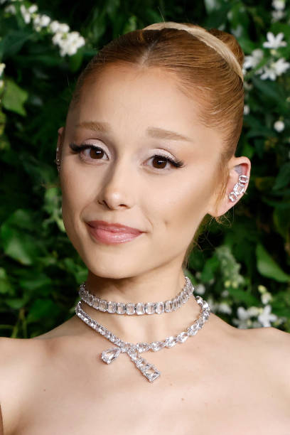 Ariana Grande attends the 2024 WSJ Magazines Innovator Awards at Museum of Modern Art on October 29, 2024 in New York City. — frame 16/18 (408×612)