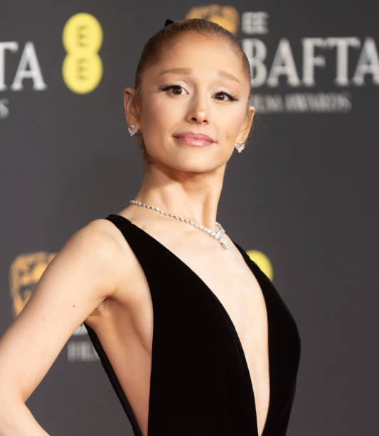 Ariana Grande attends the 2025 EE BAFTA Film Awards at The Royal Festival Hall on February 16, 2025 in London, England. — frame 6/9 (533×612)