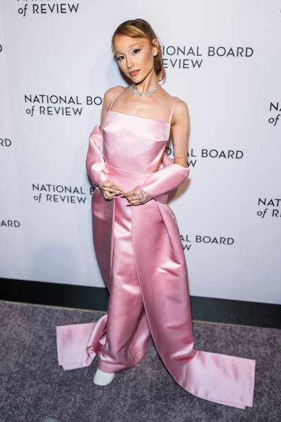 Ariana Grande attends the 2025 National Board Of Review Gala at Cipriani 42nd Street on January 07, 2025 in New York City. — frame 86/86 (408×612)