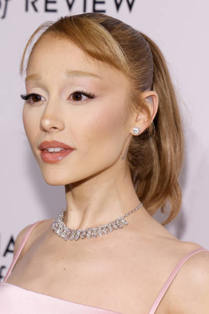 Ariana Grande attends the 2025 National Board of Review Gala at Cipriani 42nd Street on January 07, 2025 in New York City. — frame 58/86 (408×612)