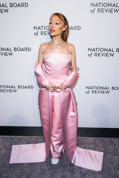 Ariana Grande attends the 2025 National Board Of Review Gala at Cipriani 42nd Street on January 07, 2025 in New York City. — frame 33/86 (408×612)