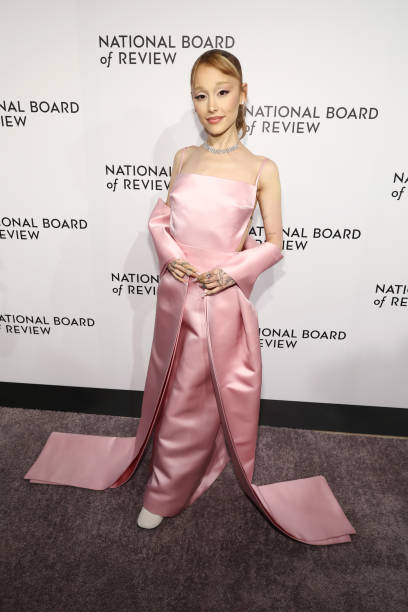 Ariana Grande attends the 2025 National Board of Review Gala at Cipriani 42nd Street on January 07, 2025 in New York City. — frame 70/86 (408×612)