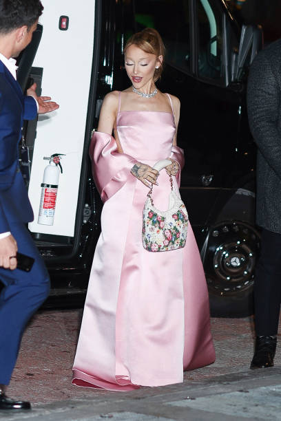 Ariana Grande attends the 2025 National Board Of Review Gala at Cipriani 42nd Street on January 07, 2025 in New York City. — frame 48/86 (408×612)