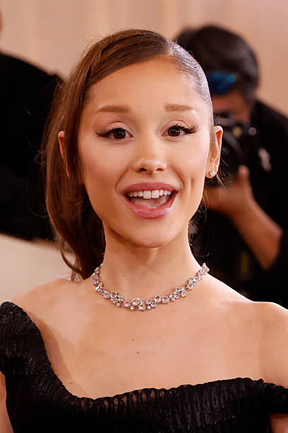 Ariana Grande attends the 83rd annual Golden Globe Awards at The Beverly Hilton on January 11, 2026 in Beverly Hills, California. — frame 31/135 (408×612)
