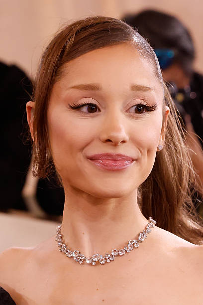 Ariana Grande attends the 83rd annual Golden Globe Awards at The Beverly Hilton on January 11, 2026 in Beverly Hills, California. — frame 28/135 (408×612)