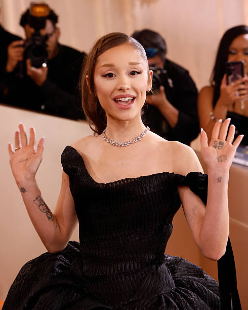 Ariana Grande attends the 83rd annual Golden Globe Awards at The Beverly Hilton on January 11, 2026 in Beverly Hills, California. — frame 33/135 (490×612)