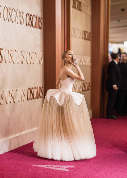 Ariana Grande attends the 97th Annual Oscars at Dolby Theatre on March 02, 2025 in Hollywood, California. (437×612)