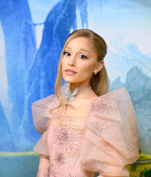Ariana Grande attends the "Journey Through Oz" Tour to celebrate the Australian premiere of "Wicked" at State Theatre on November 03, 2024 in Sydney, Australia. — frame 1/5 (523×612)