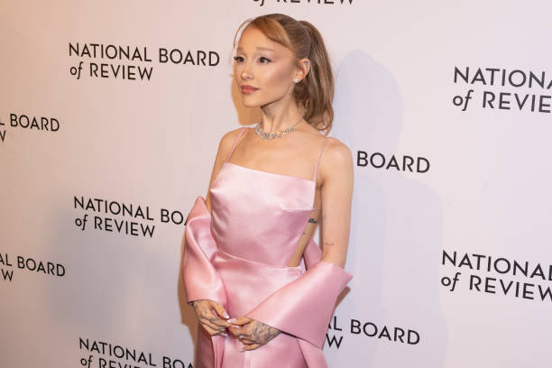 Ariana Grande attends The National Board of Review Annual Awards Gala at Cipriani 42nd Street on January 07, 2025 in New York City. — frame 24/32 (612×408)
