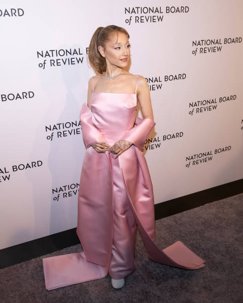 Ariana Grande attends The National Board of Review Annual Awards Gala at Cipriani 42nd Street on January 07, 2025 in New York City. — frame 26/32 (490×612)