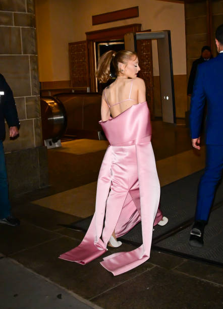 Ariana Grande attends The National Board of Review Annual Awards Gala at Cipriani 42nd Street on January 07, 2025 in New York City. — frame 17/32 (442×612)