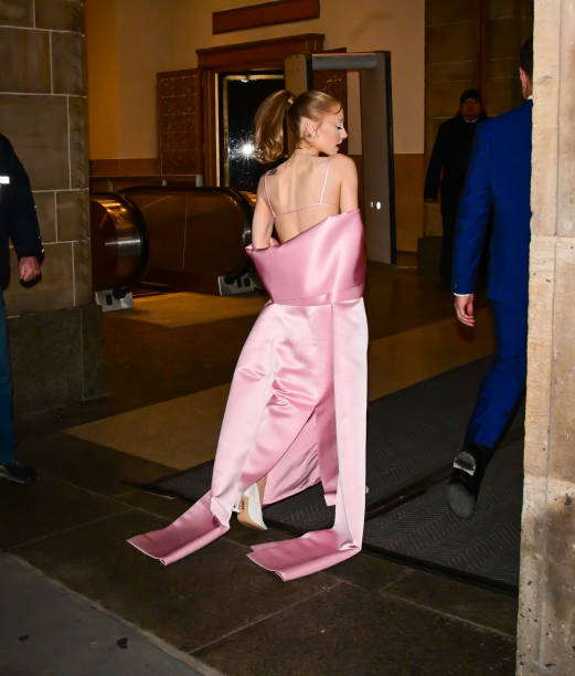 Ariana Grande attends The National Board of Review Annual Awards Gala at Cipriani 42nd Street on January 07, 2025 in New York City. — frame 8/32 (521×612)