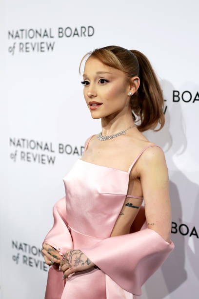 Ariana Grande attends The National Board of Review Annual Awards Gala at Cipriani 42nd Street on January 07, 2025 in New York City. — frame 32/32 (408×612)