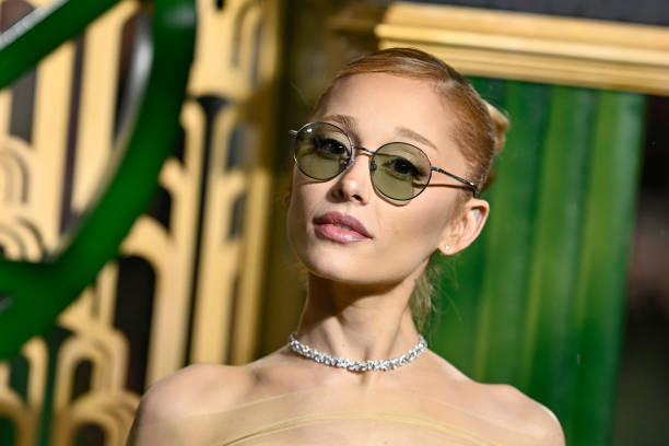 Ariana Grande attends the "Wicked: Part One" European Premiere at The Royal Festival Hall on November 18, 2024 in London, England. — frame 14/15 (612×408)