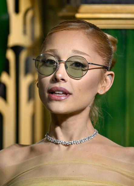 Ariana Grande attends the "Wicked: Part One" European Premiere at The Royal Festival Hall on November 18, 2024 in London, England. — frame 15/15 (442×612)