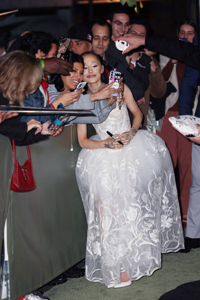 Ariana Grande attends WSJ. Magazine Innovator Awards on October 29, 2024 in New York City. — frame 9/19 (408×612)