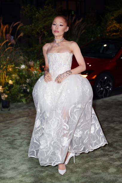 Ariana Grande attends WSJ. Magazine Innovator Awards on October 29, 2024 in New York City. — frame 18/19 (408×612)