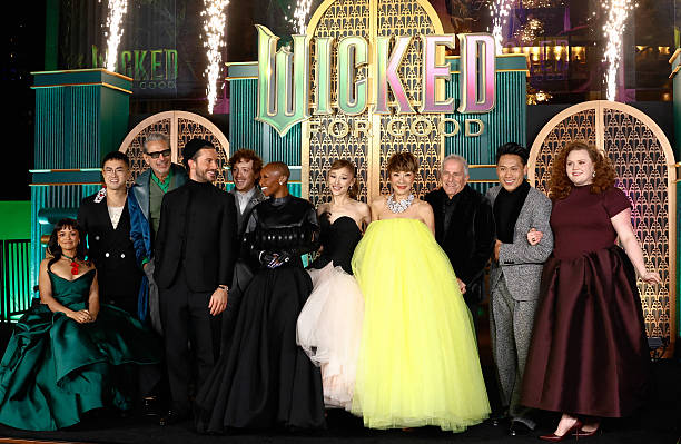 British actress Cynthia Erivo , US singer-songwriter Ariana Grande and other cast members attend the premiere of "Wicked: For Good" at Lincoln Center for the Performing Arts in New York on November 17, 2025. (612×399)