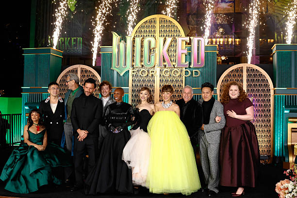 British actress Cynthia Erivo , US singer-songwriter Ariana Grande and other cast members attend the premiere of "Wicked: For Good" at Lincoln Center for the Performing Arts in New York on November 17, 2025. (612×408)