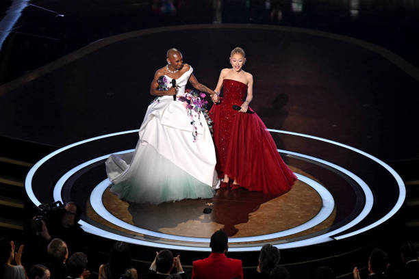 British singer and actress Cynthia Erivo and US singer and actress Ariana Grande perform onstage during the 97th Annual Academy Awards at the Dolby Theatre in Hollywood, California on March 2, 2025. — frame 8/12 (612×408)
