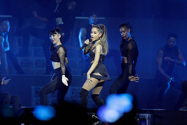 Ariana Grande-Butera "The Honeymoon"-TourLanxess-Arena Köln (612×408)