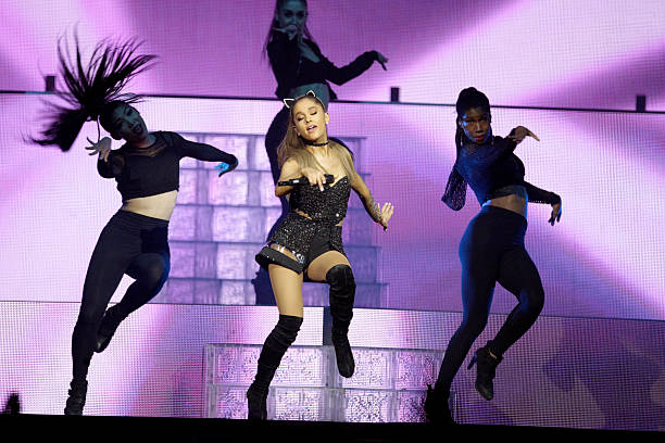 Ariana Grande-Butera "The Honeymoon"-TourLanxess-Arena Köln (612×408)