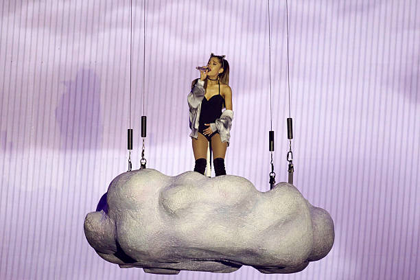 Ariana Grande-Butera "The Honeymoon"-TourLanxess-Arena Köln