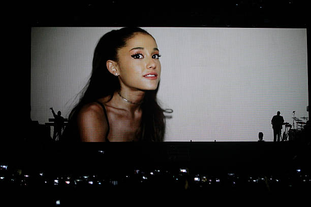 Ariana Grande-Butera "The Honeymoon"-TourLanxess-Arena Köln