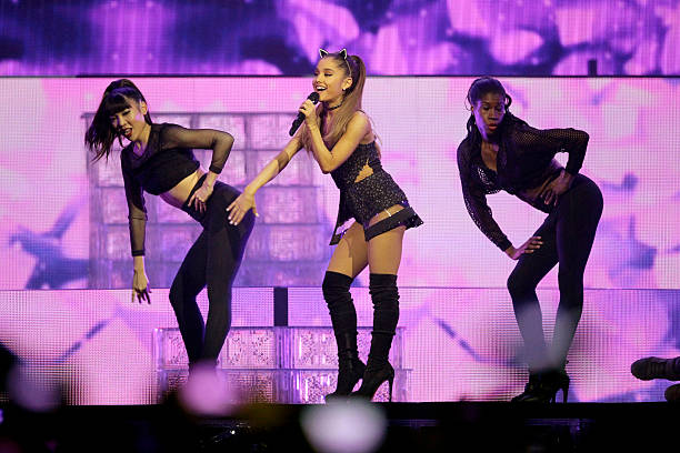 Ariana Grande-Butera "The Honeymoon"-TourLanxess-Arena Köln (612×408)