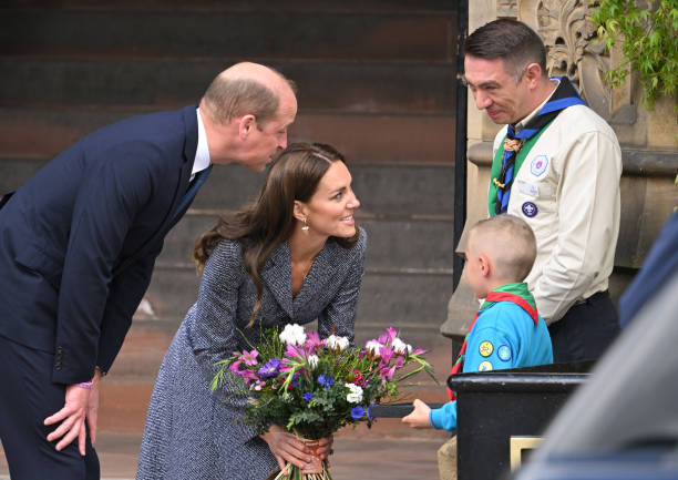 Catherine, Duchess of Cambridge and Prince William, Duke of Cambridge depart after attending the official opening of the Glade of Light Memorial at Manchester Cathedral on May 10, 2022 in Manchester, England. The Glade of Light Memorial commemorates the victims of the terrorist attack that took place after an Ariana Grande concert at Manchester Arena on May 22, 2017. — frame 38/51 (612×433)