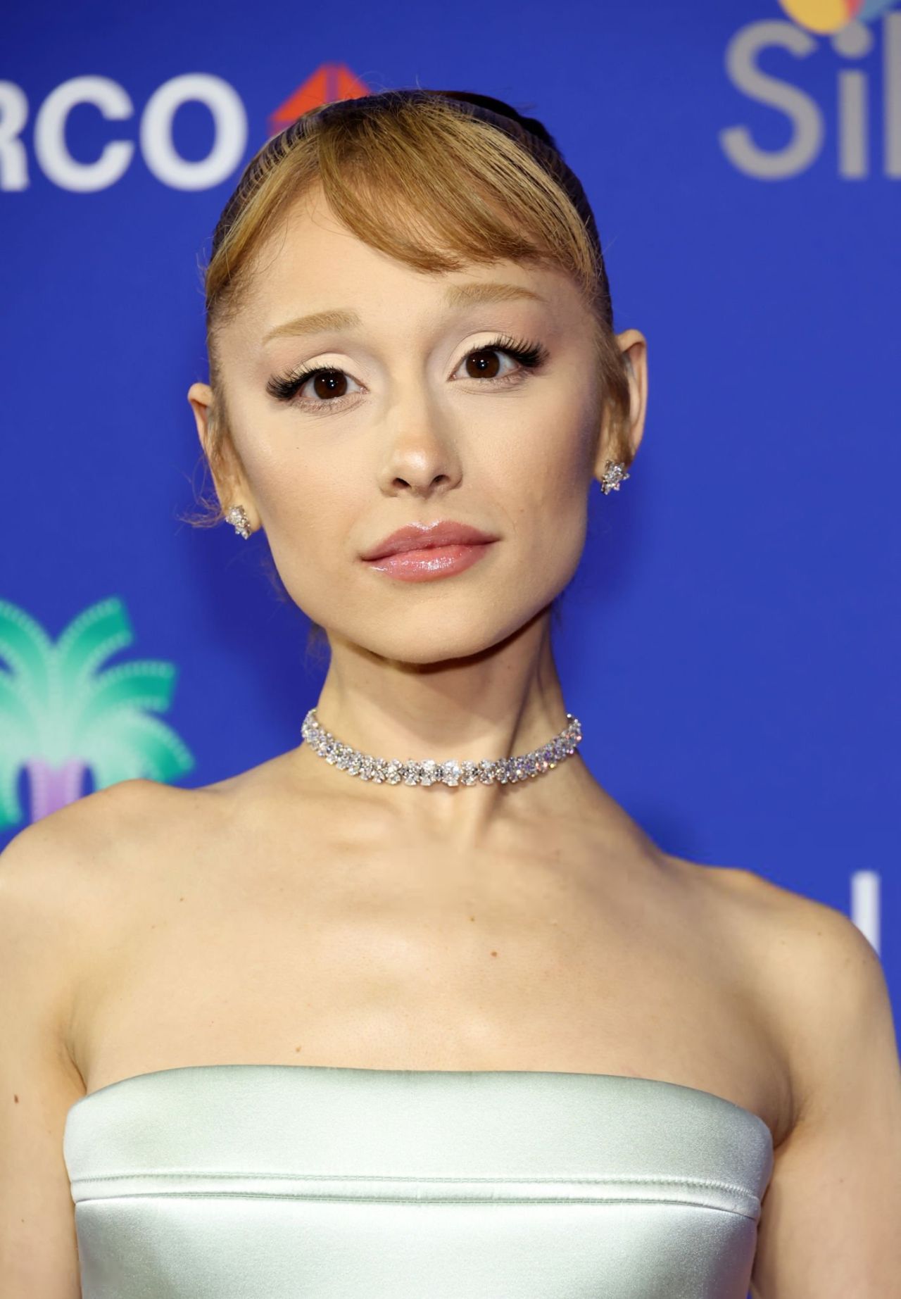 Ariana Grande Channels Audrey Hepburn in Mint Louis Vuitton at Palm Springs Film Awards (1280×1845)