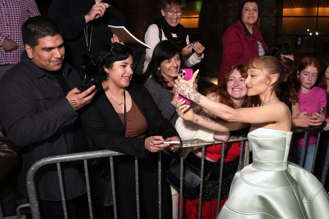 Ariana Grande Channels Audrey Hepburn in Mint Louis Vuitton at Palm Springs Film Awards — frame 41/51 (1280×853)