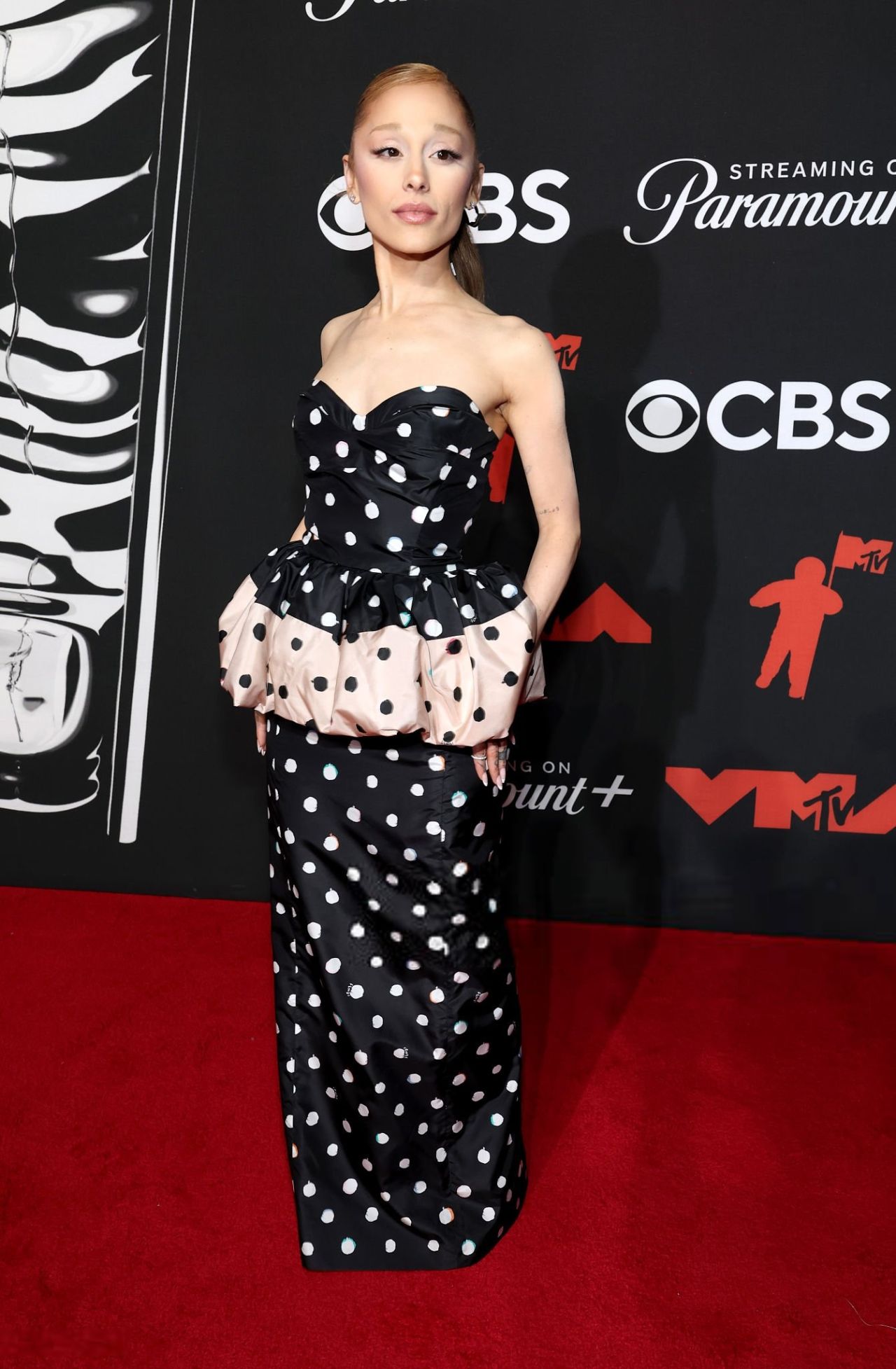Ariana Grande Channels Vintage Fendi Glamour at the 2025 MTV VMAs