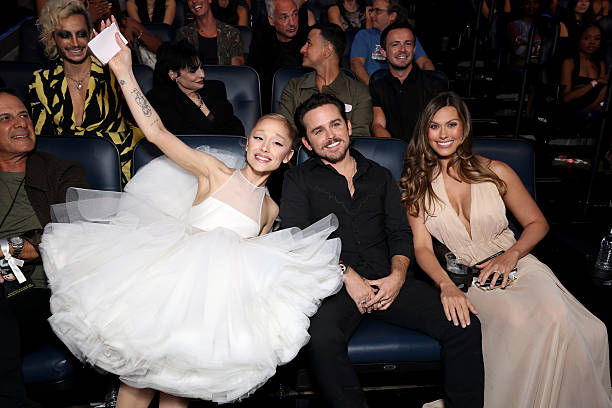 Ariana Grande, Christian Breslauer and Brittany Breslauer attend the 2025 MTV Video Music Awards at UBS Arena on September 07, 2025 in Elmont, New York. — frame 200/246 (612×408)