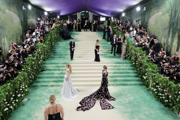 Ariana Grande Cynthia Erivo attend The 2024 Met Gala Celebrating "Sleeping Beauties: Reawakening Fashion" at The Metropolitan Museum of Art on May 06, 2024 in New York City. (612×408)