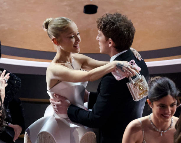 Ariana Grande, Ethan Slater at the 97th Oscars held at the Dolby Theatre on March 2, 2025 in Hollywood, California. — frame 11/93 (612×484)