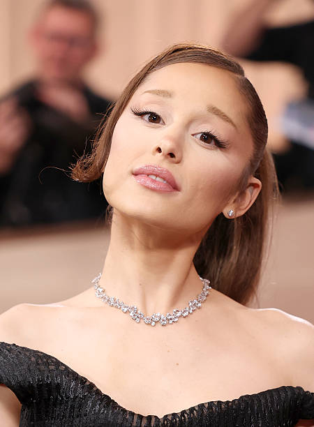 Ariana Grande, fashion detail, attends the 83rd annual Golden Globe Awards at The Beverly Hilton on January 11, 2026 in Beverly Hills, California. — frame 61/135 (450×612)