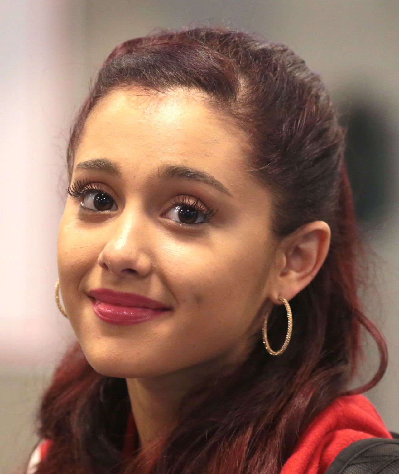 Ariana Grande Films “Swindle” Scene at Vancouver Airport